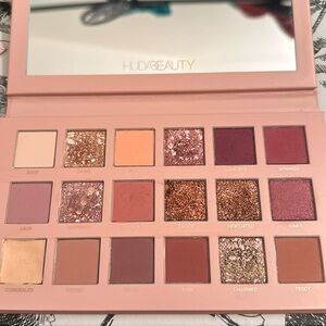 Huda Beauty Nude Palette